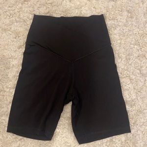 Like new athletic yoga shorts